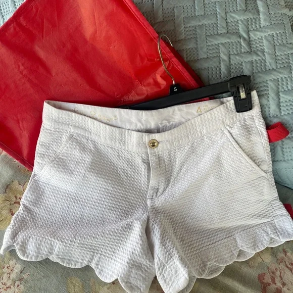Lilly Pulitzer Women's White Scalloped Shorts - Picture 5 of 6